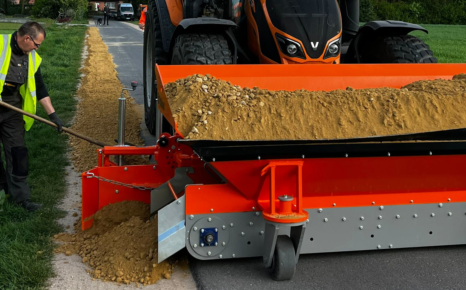 Optimas_Material_Verteilschaufel1-4_Traktor_Side_shoot_bucket_Finliner1-4