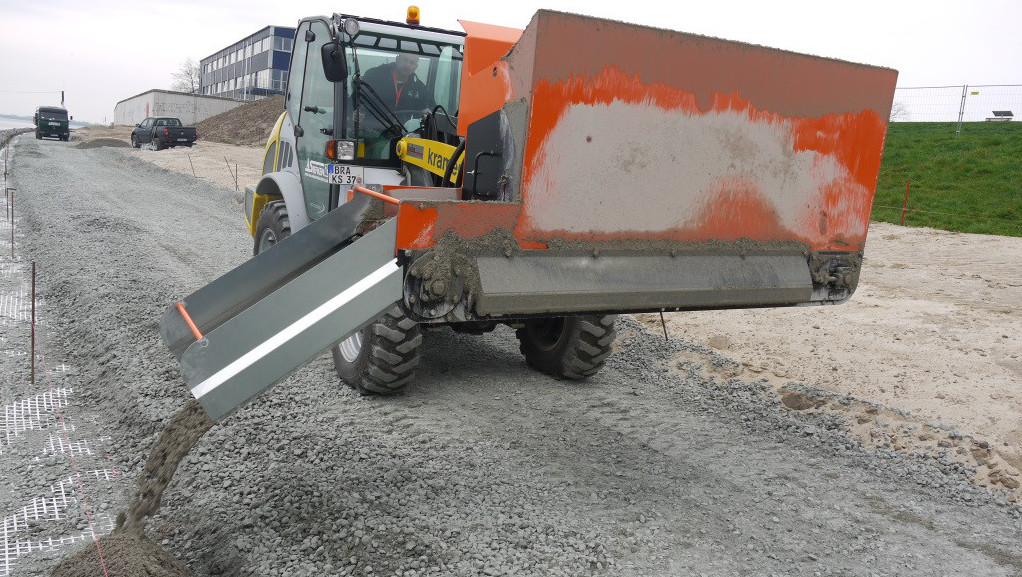 Optimas_Material_Verteilschaufel_Side_shoot_bucket_Finliner_Beton_verteilen_distribution_of_concrete_3