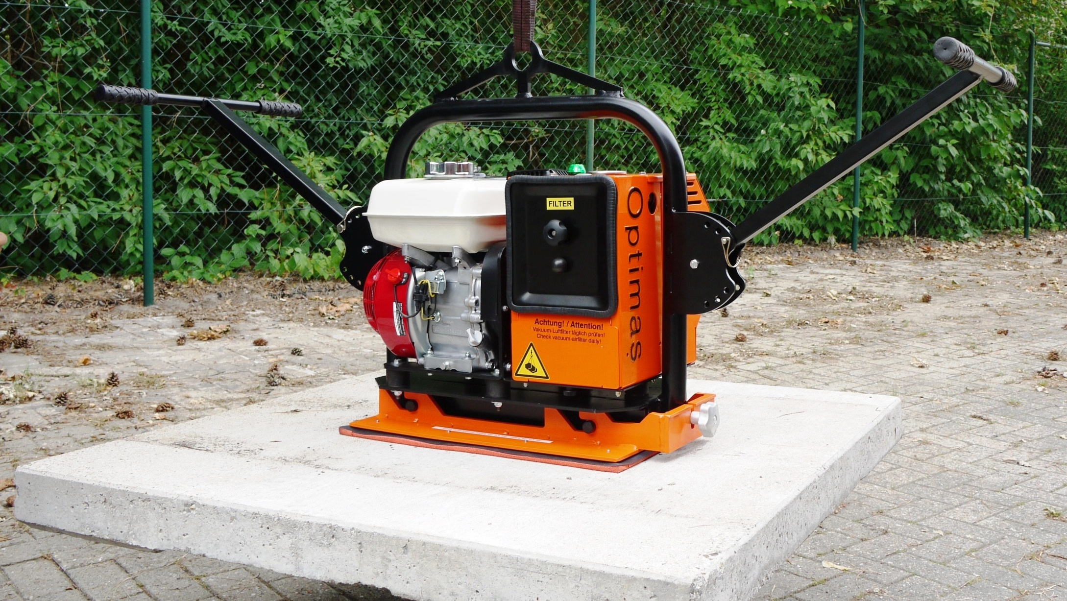 Optimas_Vacu_Magnet_4 Optimas Vacu-Magnet 500 / 1500 P/H Natural stone, concrete and marble pavers, step tread, kerbstones etc. and up to 500 kg or 1500 kg can be raised and moved with no difficulty.