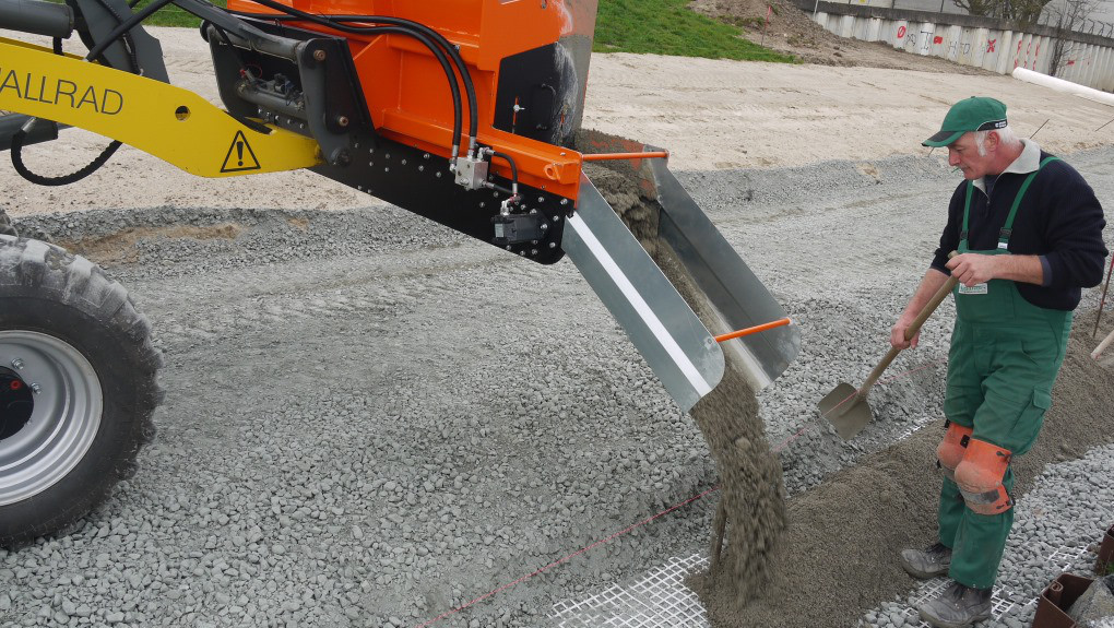 Optimas_Material_Verteilschaufel_Side_shoot_bucket_Finliner_Beton_verteilen_distribution_of_concrete_2