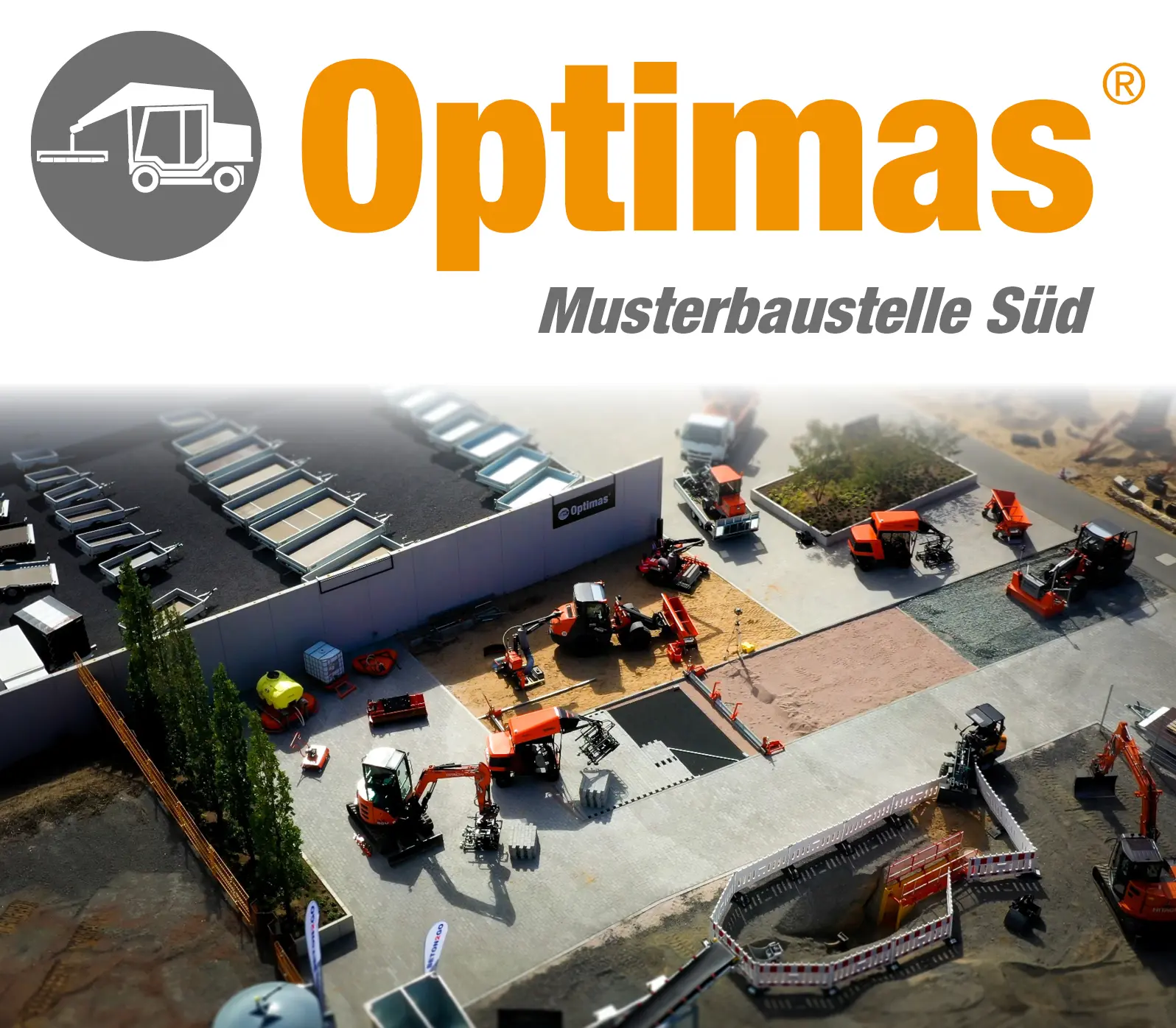 Luftaufnahme einer Baustelle mit verschiedenen Maschinen und Geräten, die das Optimas-Branding zeigt – Optimas.