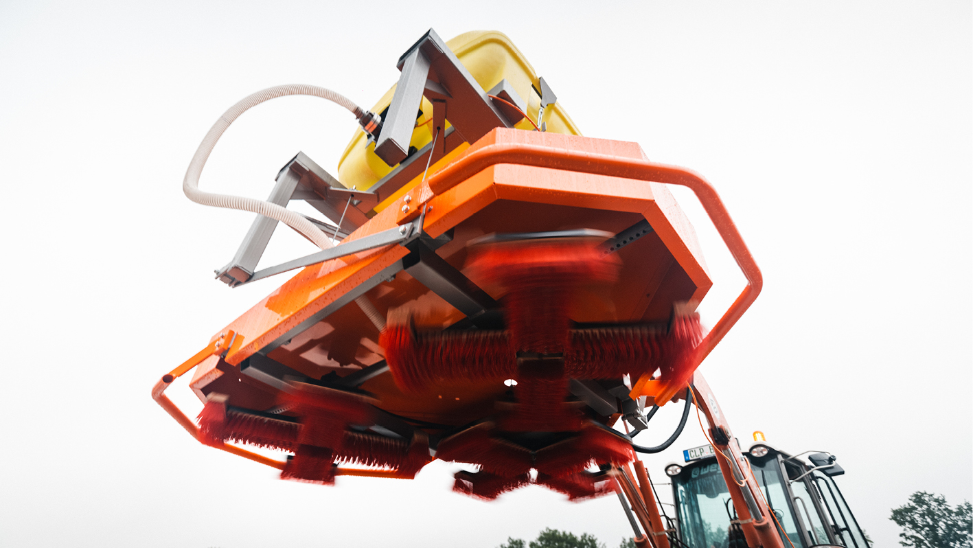 Optimas-Pflasterfugen-Fuellgeraet_Paver_Joint_Filling_device_wheel_loader_5