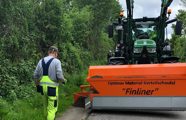 Optimas_Material_Verteilschaufel1-0_Traktor_Side_shoot_bucket_Finliner1-0