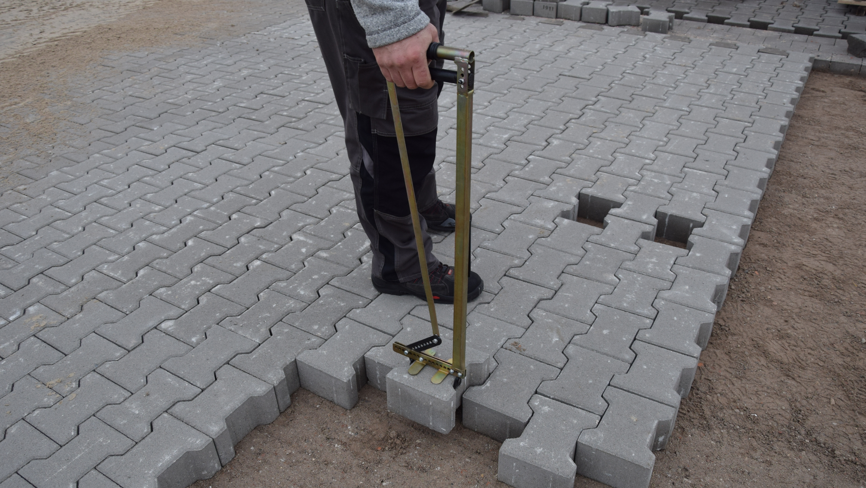 Optimas_Steinheber_Optimas_Paver_Lifter_1