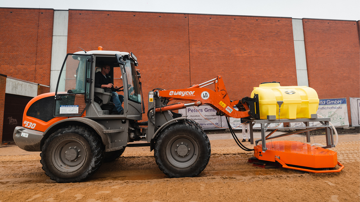 Optimas-Pflasterfugen-Fuellgeraet_Paver_Joint_Filling_device_wheel_loader_10