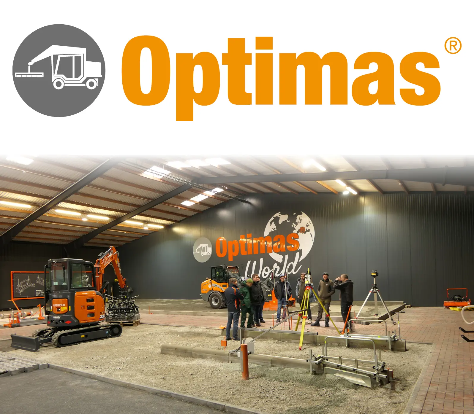 Ein Bauschulungsbereich mit Maschinen und Fachleuten für Vermessungstätigkeiten – Optimas.