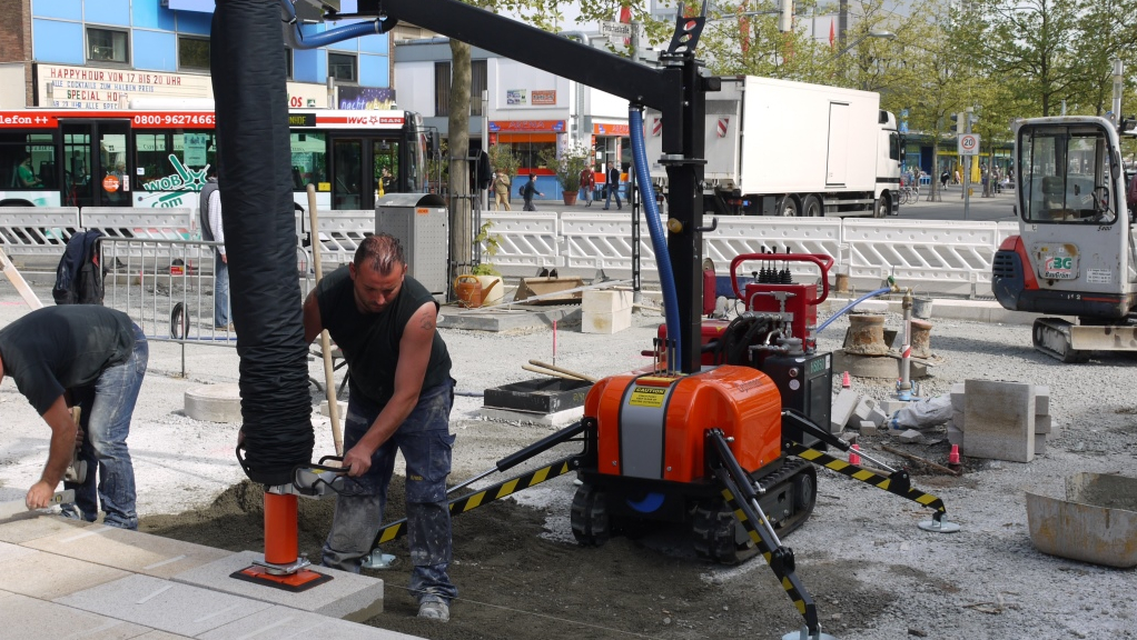Optimas_Vacu_Mobil_Allrounder_3 Optimas Vacu-Mobil-Allrounder: placing heavy concrete slabs