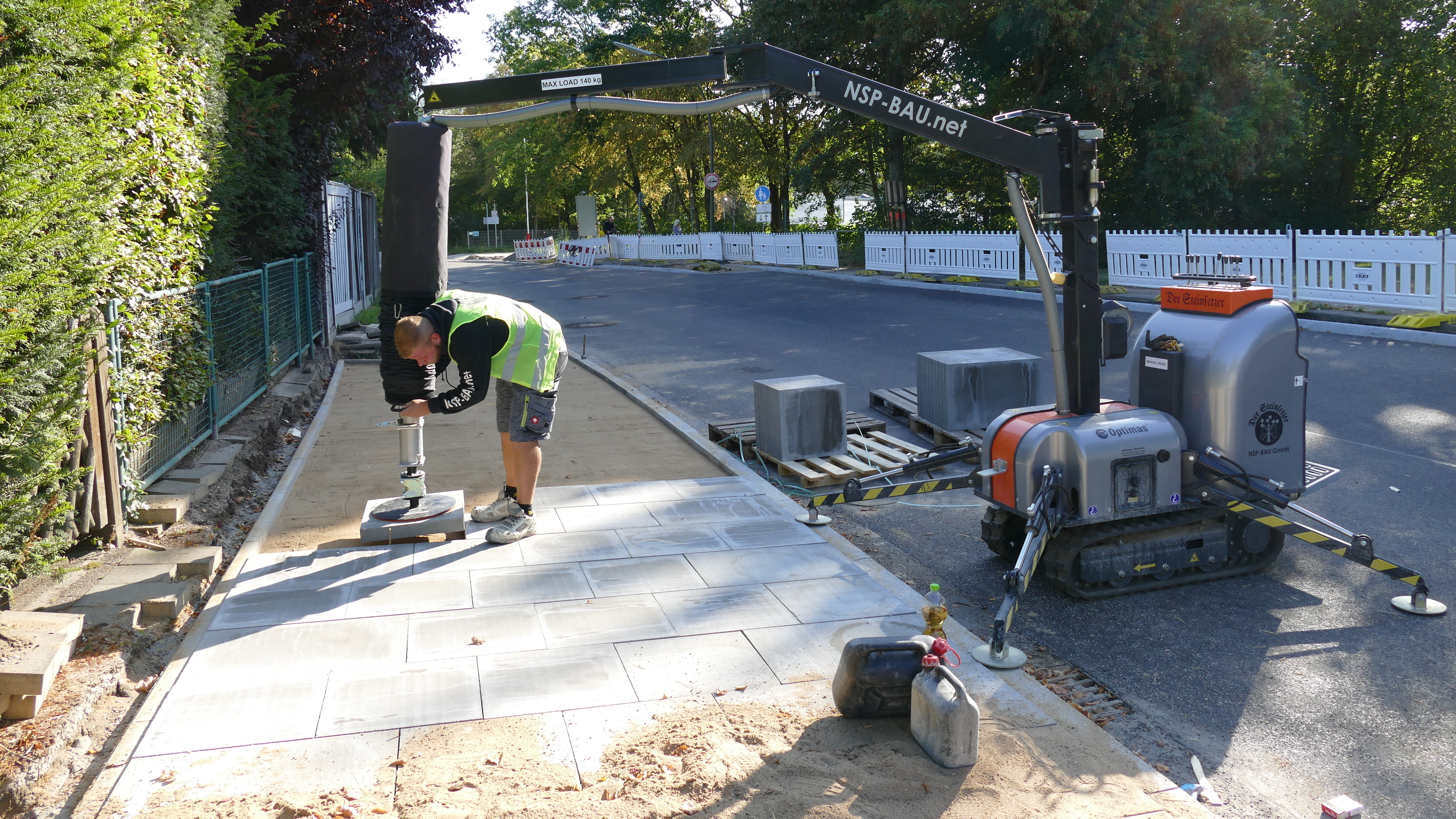 Optimas_Vacu_Mobil_Allrounder_1 Optimas Vacu-Pallet-Mobil: setting concrete slabs