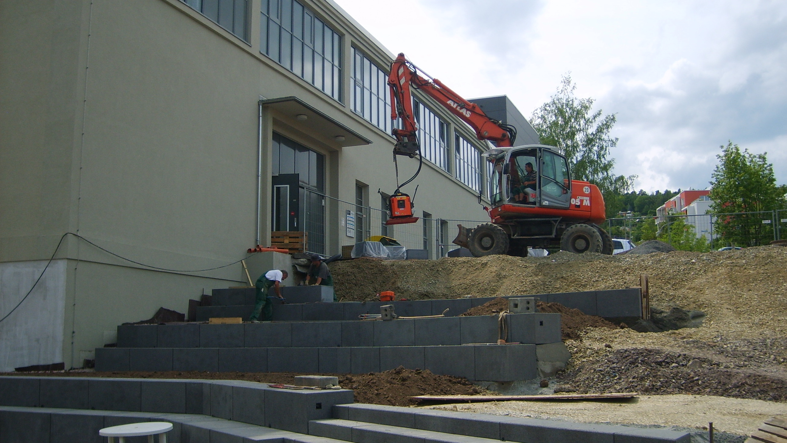 Optimas_Vacu_Magnet_6 Optimas Vacu-Magnet 500 / 1500 P/H Natural stone, concrete and marble pavers, step tread, kerbstones etc. and up to 500 kg or 1500 kg can be raised and moved with no difficulty.