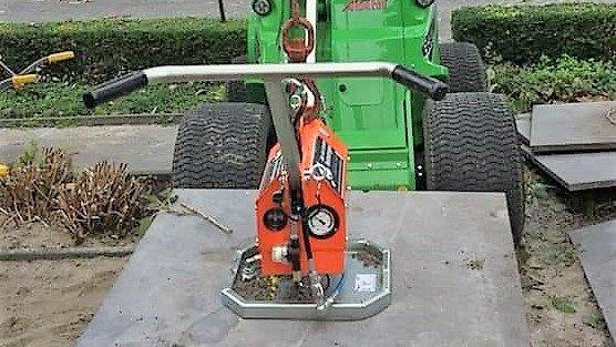 Optimas Vacuum Device SV 250 A: on Minilader with large stone plate